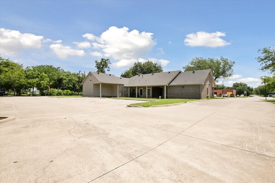 More Photos Of 3403 N Beach St, Fort Worth Medical For Lease