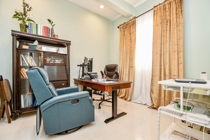 More Photos Of 5721 Winsome Ln, Houston Storefront Retail Office For Sale