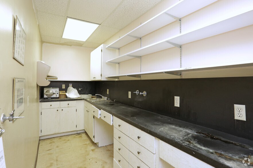 More Photos Of 3801 N University Dr, Sunrise Storefront Retail Office For Lease