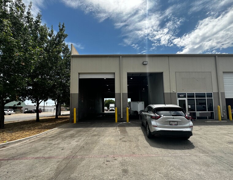 More Photos Of 307 N Rogers Rd, Irving Warehouse For Lease
