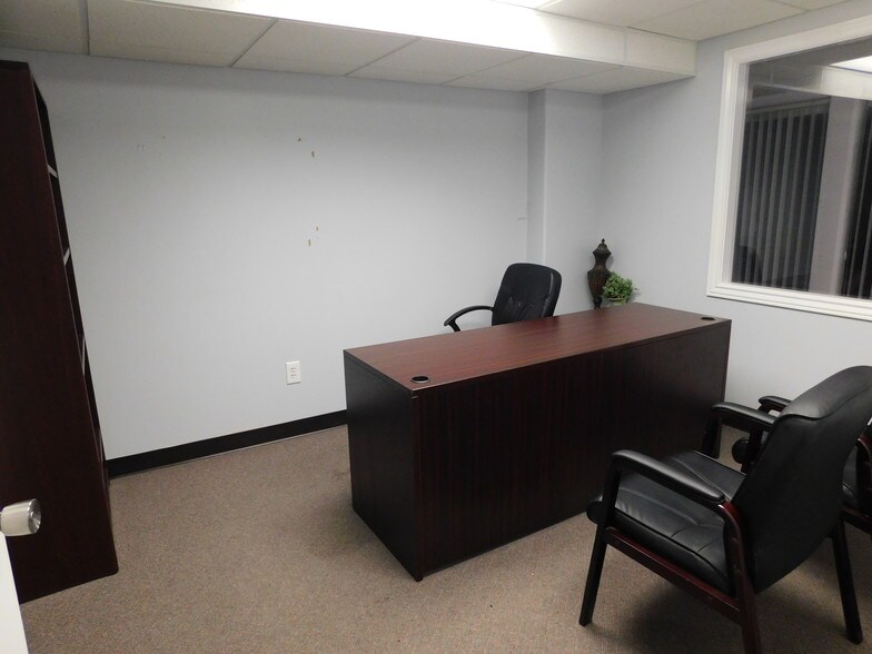 More Photos Of 672 E Union Sq, Sandy Storefront Retail Office For Lease