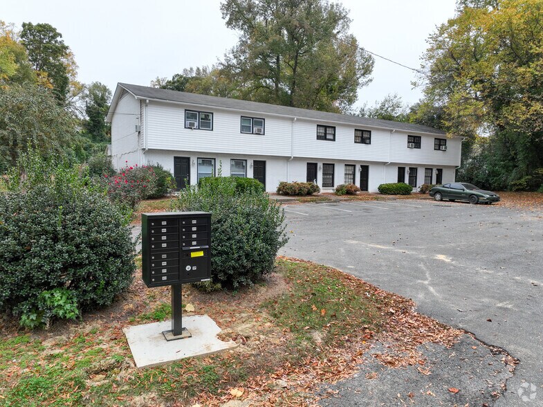 More Photos Of 2909-2917 Burgess Dr, Charlotte Apartments For Sale
