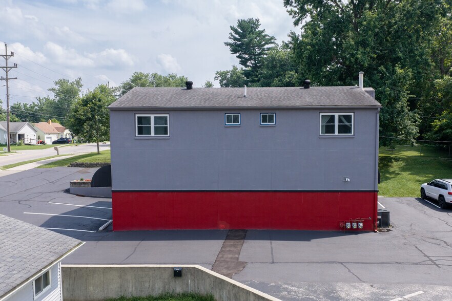 More Photos Of 2312 S Rogers St, Bloomington Freestanding For Sale