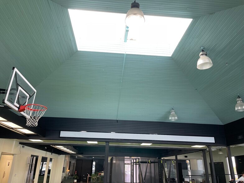 More Photos Of 875 Garnet Ave, San Diego Storefront Retail Office For Lease