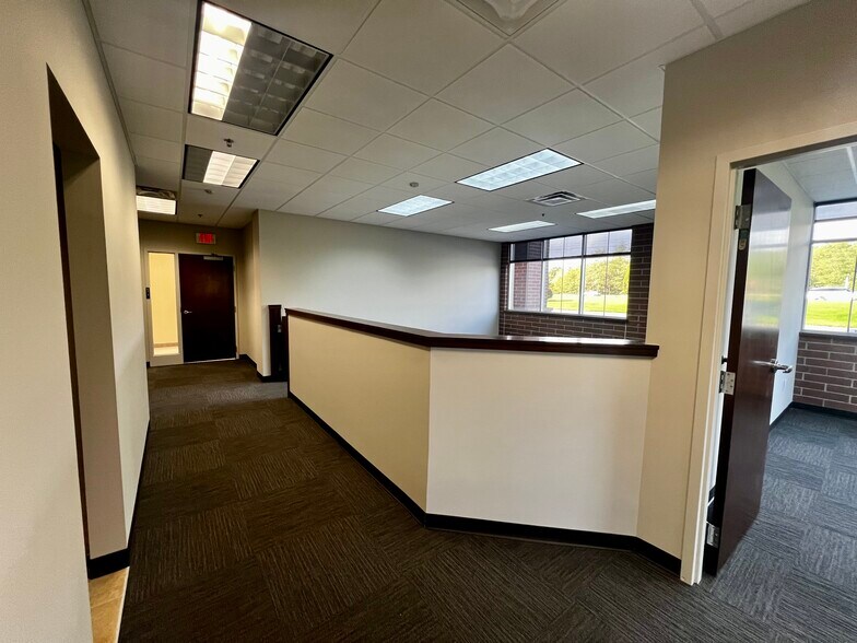 More Photos Of 4020 E Beltline Ave NE, Grand Rapids Office For Sale