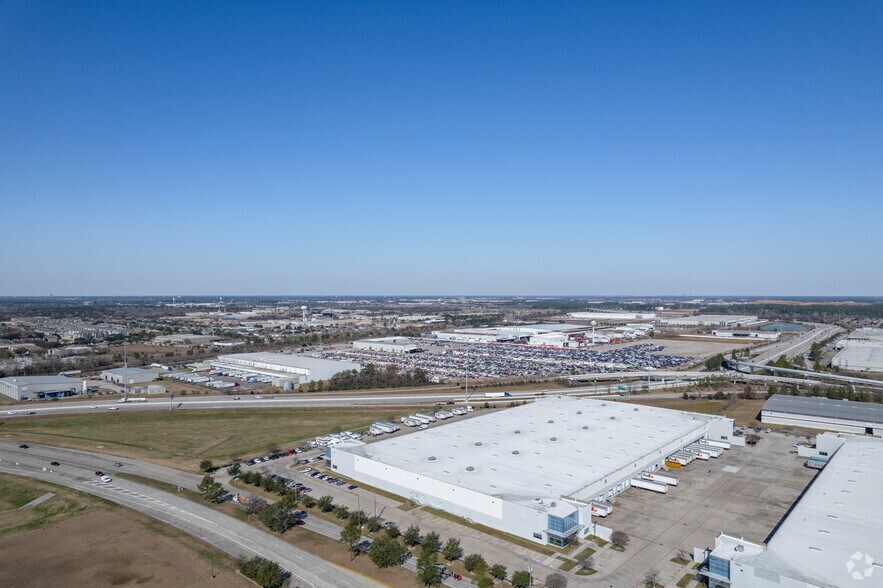 More Photos Of 1521 Greens Rd, Houston Distribution For Lease