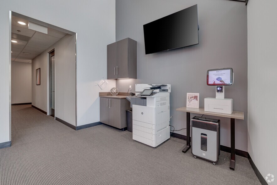 More Photos Of 8211 E Regal Pl, Tulsa Coworking Space