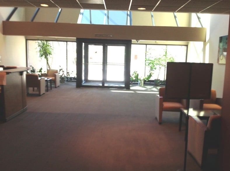 More Photos Of 527 Colman Center Dr, Rockford Office For Lease