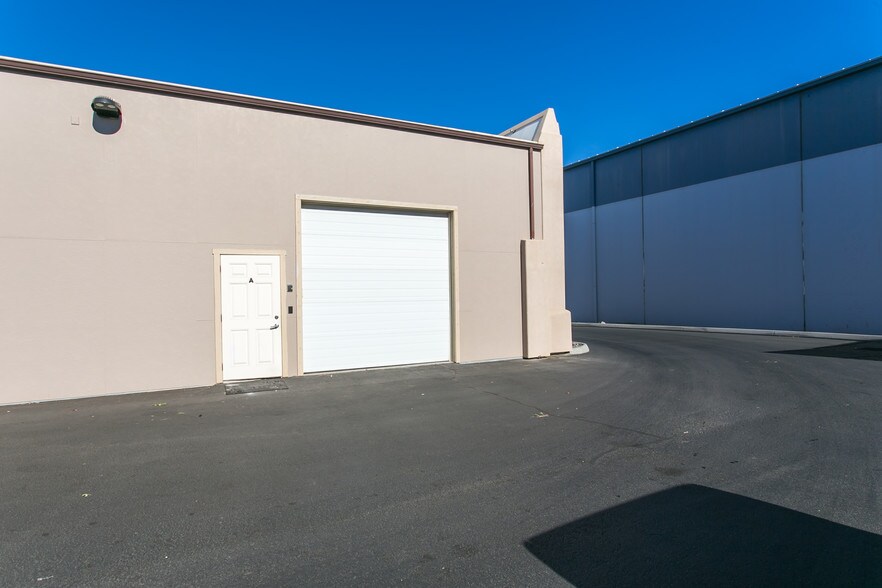 More Photos Of 6503 W Okanogan Ave, Kennewick Warehouse For Lease
