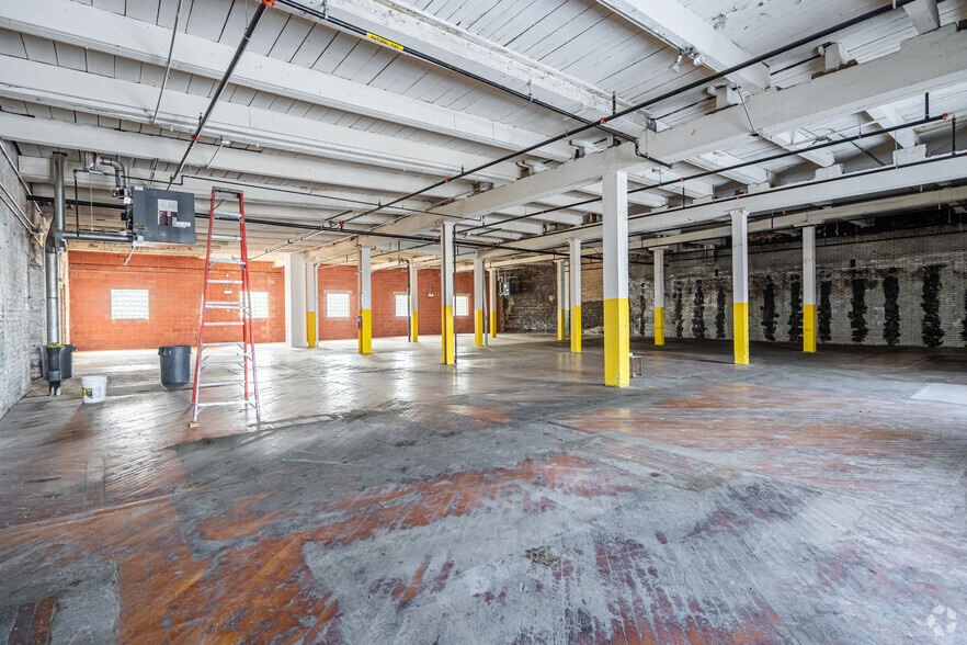 More Photos Of 4130-4150 S Wabash Ave, Chicago Manufacturing For Sale