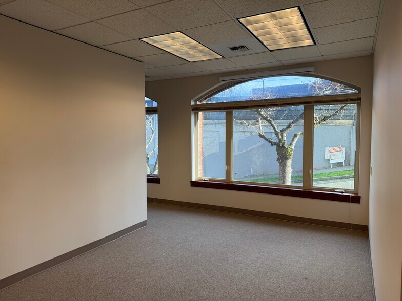 More Photos Of 3302 Fuhrman Ave E, Seattle Office For Lease