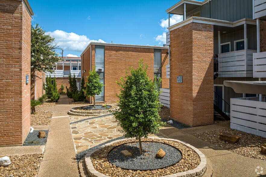 More Photos Of 2041 San Sebastian Ct, Houston Apartments For Sale