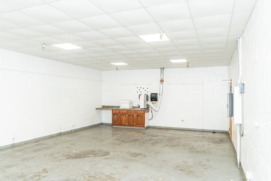 More Photos Of 2580 Highway 46, Heflin Warehouse For Sale