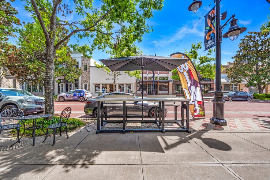 More Photos Of 223 Main St, Sulphur Springs Storefront For Lease