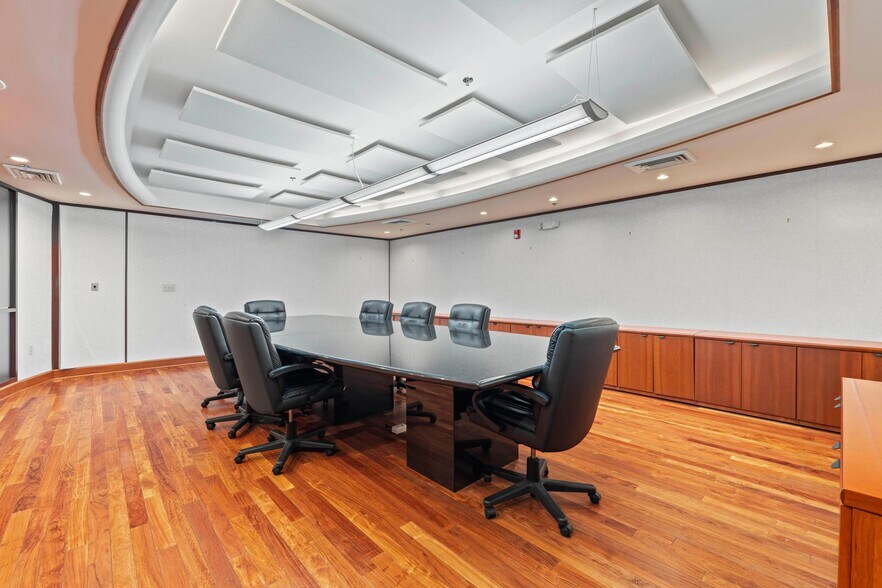 More Photos Of 9480 S Dixie Hwy, Miami Office For Lease