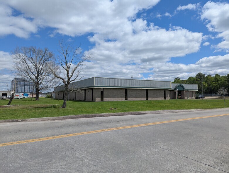 More Photos Of 6095 College St, Beaumont Office For Sale