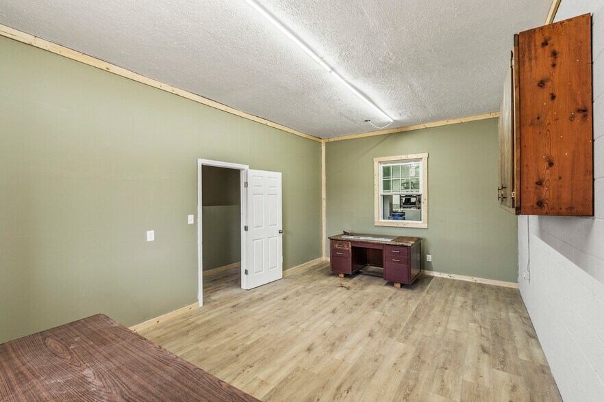 More Photos Of 1100 Winchester Hwy, Fayetteville Freestanding For Sale