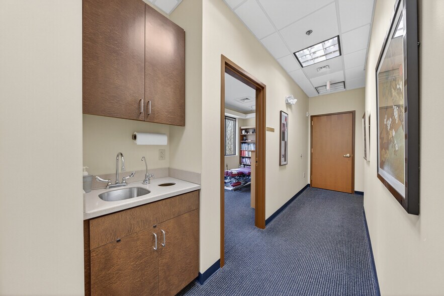 More Photos Of 329 Providence Rd, Chapel Hill Office For Sale