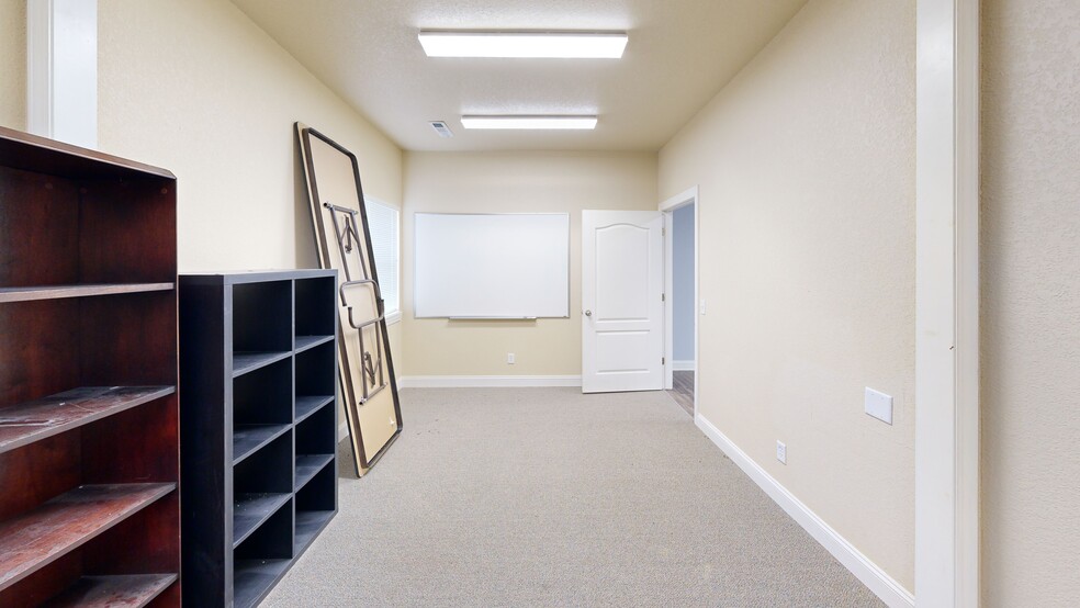 More Photos Of 105 SE 22nd St, Bentonville Office For Lease