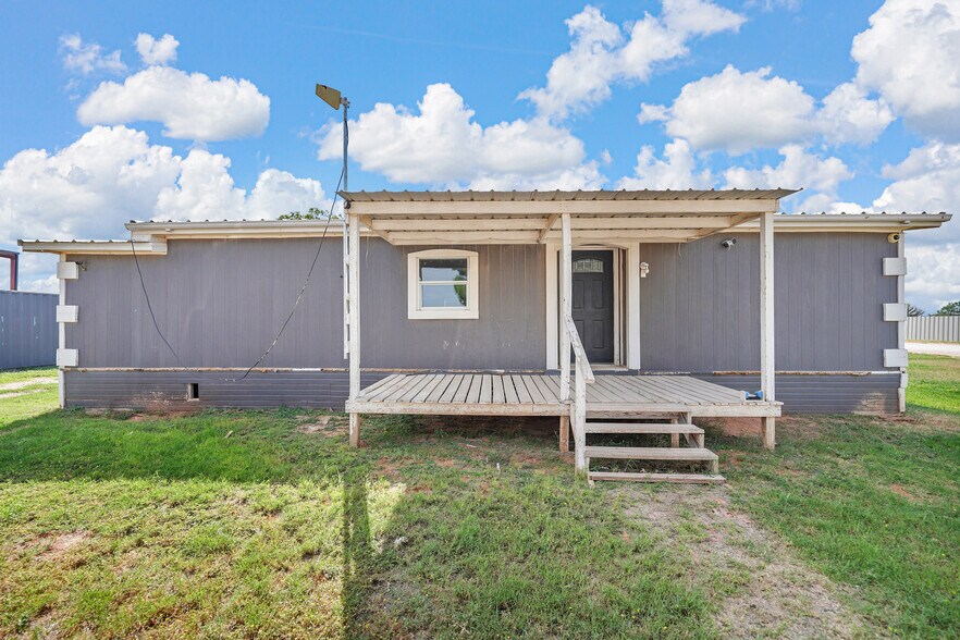 More Photos Of 9013 W County Road 160, Midland Showroom For Sale