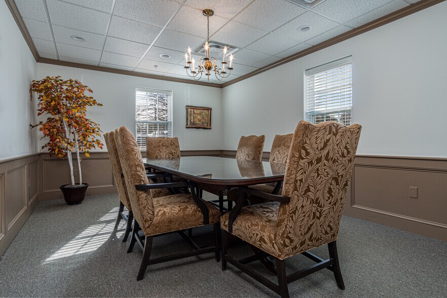 More Photos Of 5 Emma Ln, Clifton Park Office For Lease