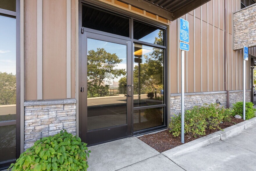 More Photos Of 1935 E 19th St, The Dalles Medical For Lease
