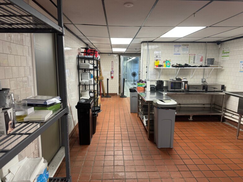 More Photos Of 32400 Geneva Rd, Salem General Retail For Sale