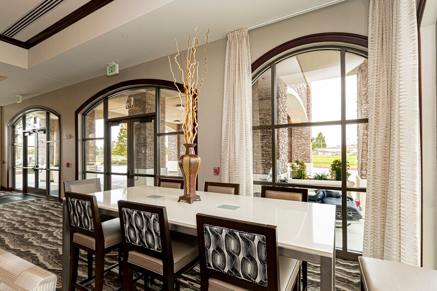 More Photos Of 4001 Nicholson Dr, Baton Rouge Hotel For Lease