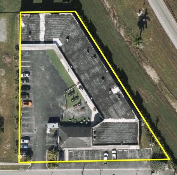More Photos Of 10 NE 3rd St, Homestead Warehouse For Lease