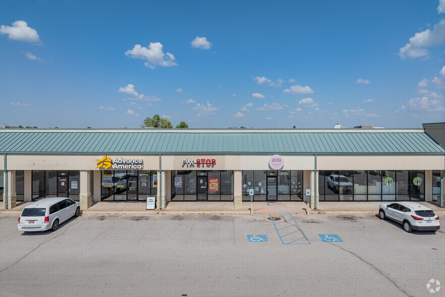 More Photos Of 1300 W Vandament Ave, Yukon Storefront For Lease