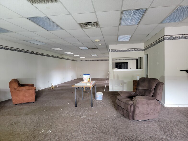 More Photos Of 1575 Thomaston Ave, Waterbury Storefront For Lease