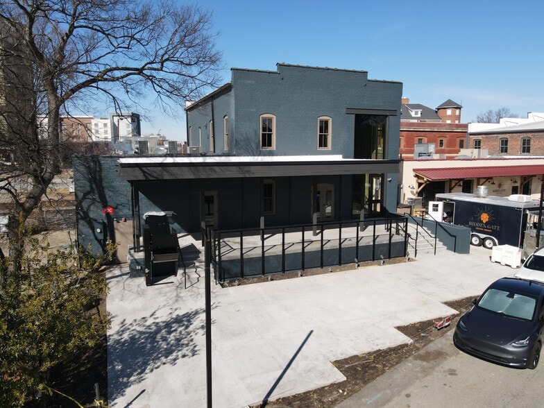 More Photos Of 106 Barnhardt St, Greensboro Freestanding For Lease