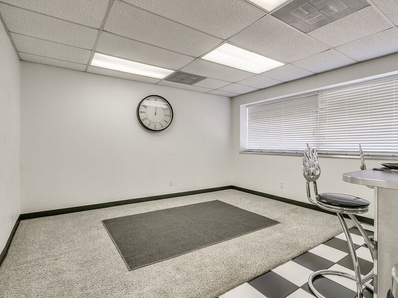 More Photos Of 1608 E State Highway 152, Mustang Warehouse For Sale