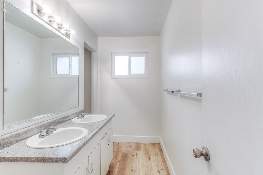 More Photos Of 1445 W 3rd St, Chico Apartments For Sale