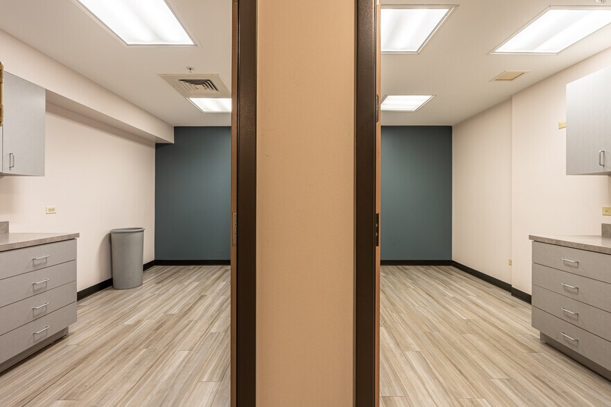 More Photos Of 4650 Southwest Hwy, Oak Lawn Medical For Sale