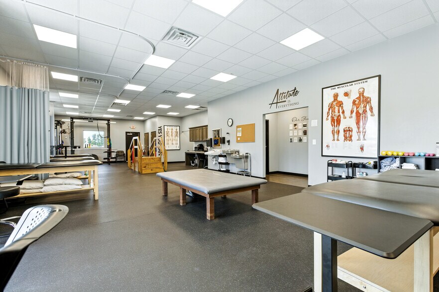 More Photos Of 2221 John Williams Blvd, Bedford Office For Sale