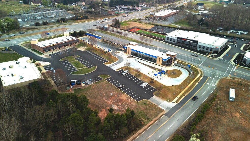 More Photos Of 702 Brawley School Rd, Mooresville Storefront Retail Office For Lease