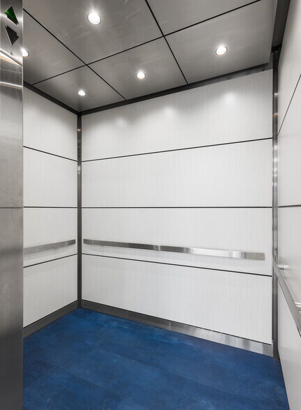 More Photos Of 7410 New La Grange Rd, Louisville Office For Lease