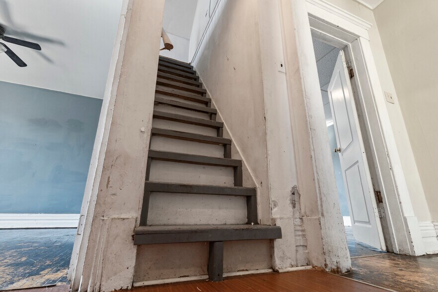 More Photos Of 541 Aylmer St N, Peterborough Apartments For Sale