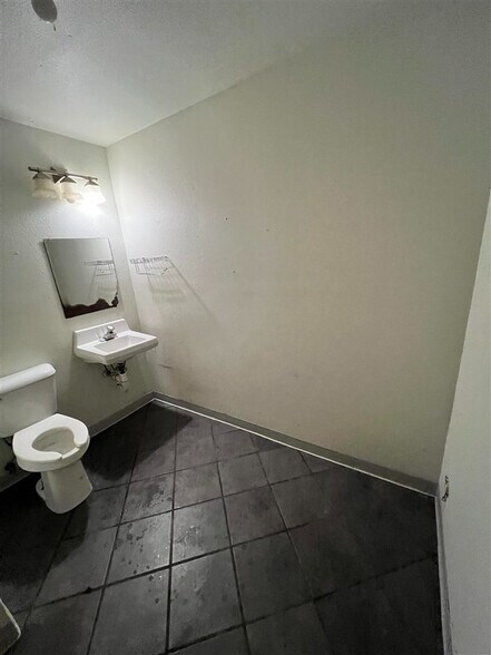 More Photos Of 2 Rocky Shore Dr, Iowa City Office For Lease