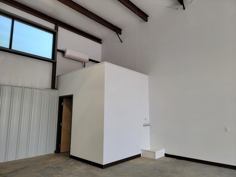 More Photos Of 1040 Park Ct, Greensboro Warehouse For Sale