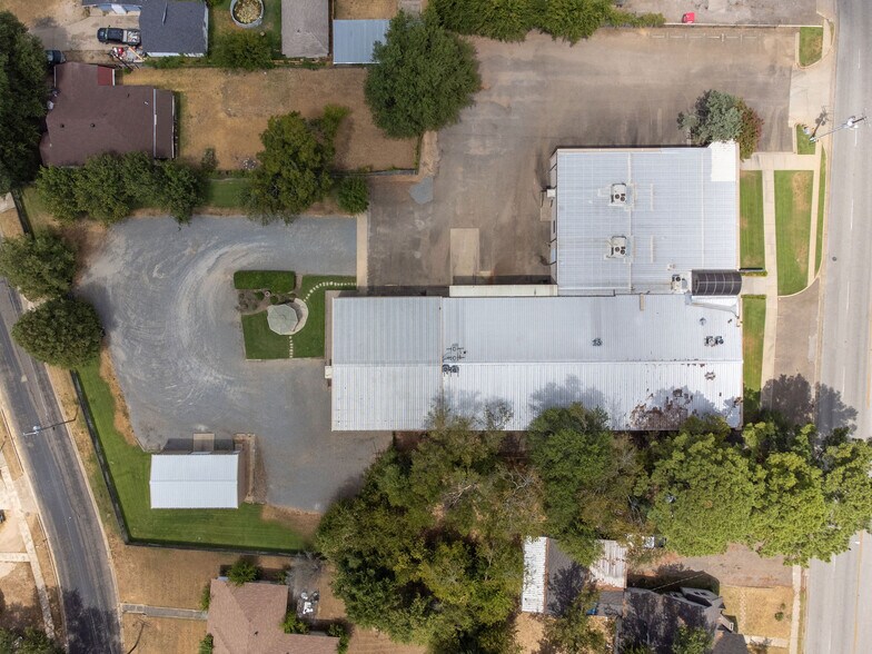 More Photos Of 611 S Mobberly Ave, Longview Flex For Sale