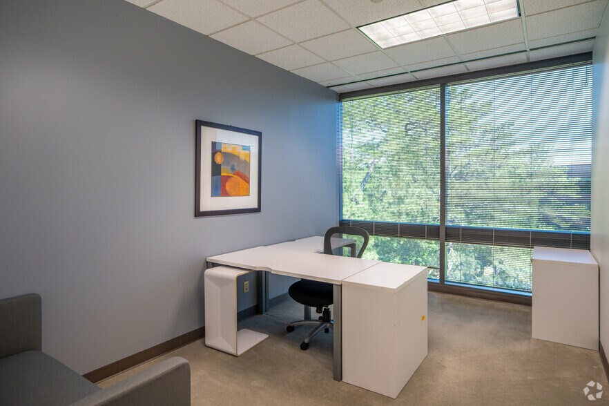 More Photos Of 1-2 Chase Corporate Dr, Hoover Coworking Space