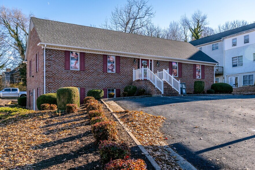 More Photos Of 413 N Coalter St, Staunton Office Residential For Lease