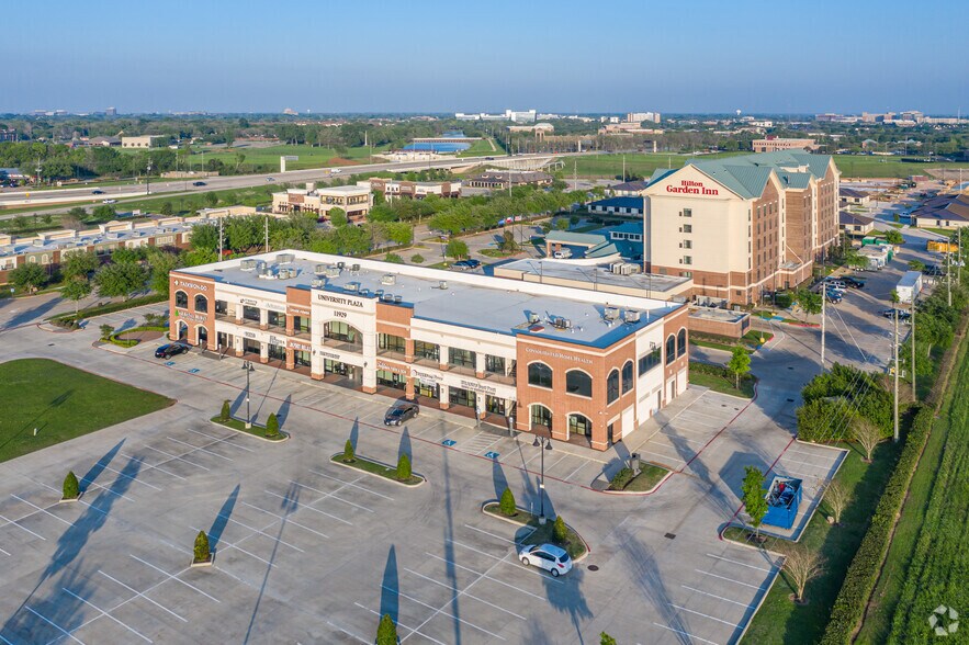 More Photos Of 11929 University Blvd, Sugar Land Storefront Retail Office For Lease