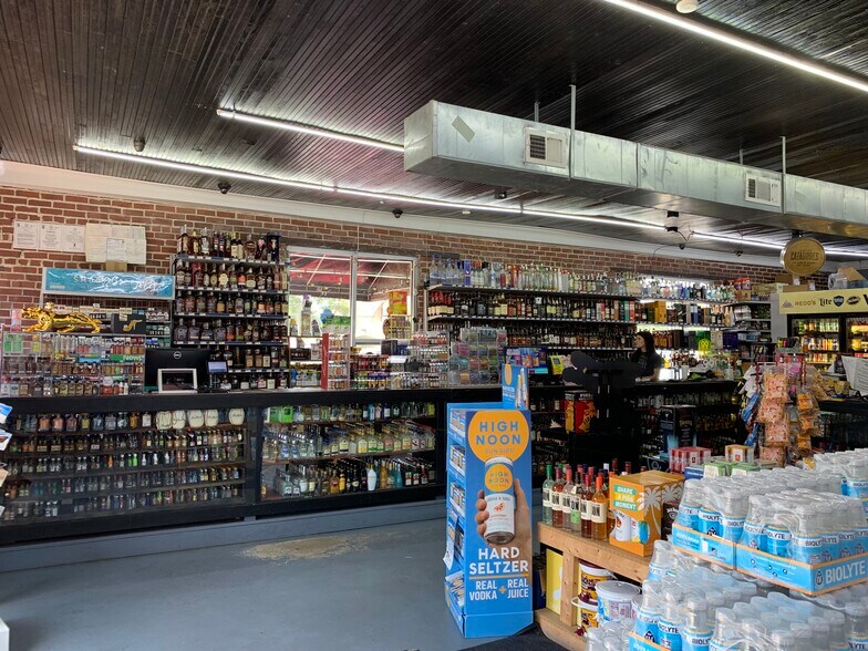 More Photos Of 120 N State St, Lyons Restaurant For Sale