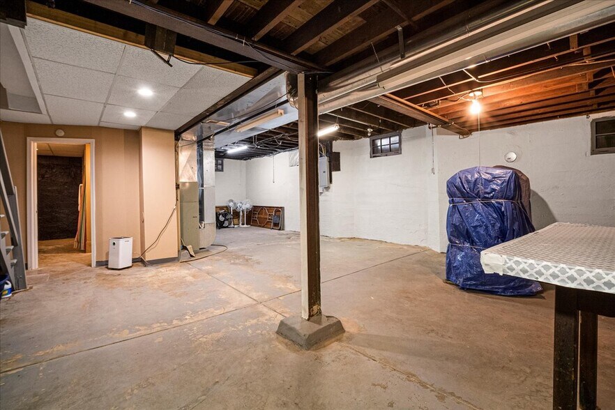 More Photos Of 8700 Gravois Rd, Saint Louis Storefront Retail Residential For Sale