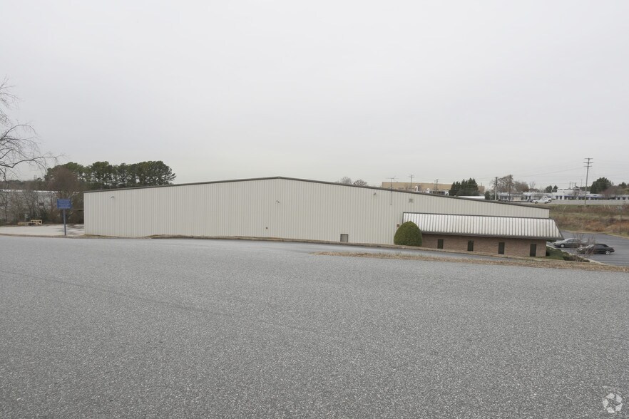 More Photos Of 2 Shelter Dr, Greer Warehouse For Lease