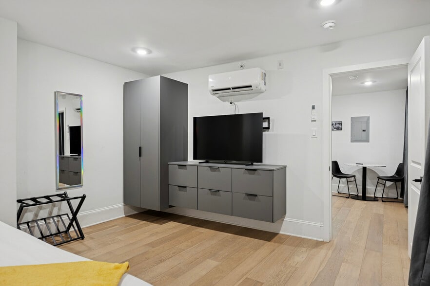 More Photos Of 1325 Spruce St, Philadelphia Hotel For Sale