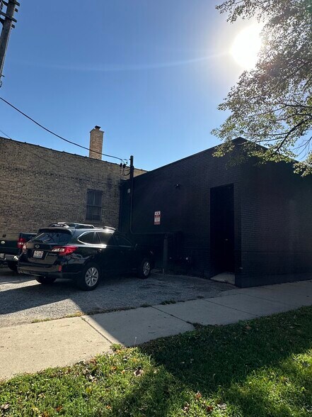 More Photos Of 3256 W Bryn Mawr Ave, Chicago General Retail For Lease